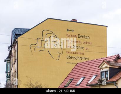 Sprichwort von Friedrich Schiller an einer Hausmauer in der Altstadt von Rudolstadt Stockfoto