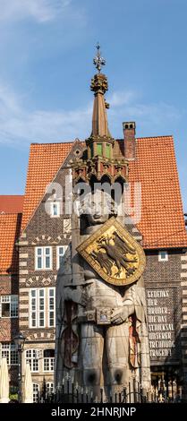 Berühmte Roland-Statue auf dem Marktplatz in Bremen Stockfoto