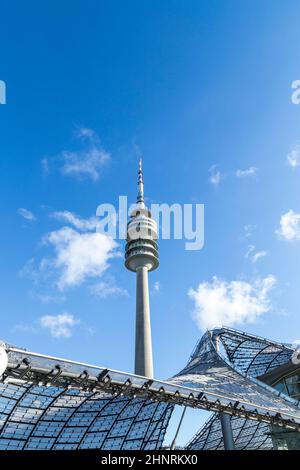 Stadionturm des Olympiaparks in München Stockfoto