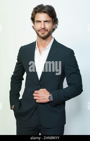 Madrid, Spanien. 17th. Februar 2022. Maxi Iglesias besucht den Harper's BAZAAR und Caudalie feiert die Fotozelle „Premier Cru Night Journey“. Kredit: SOPA Images Limited/Alamy Live Nachrichten Stockfoto