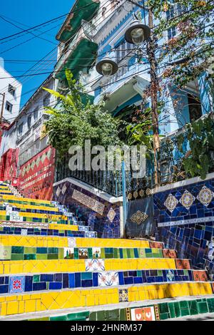 Menschen an der Selaron-Treppe, die Lapa und Santa Teresa in Rio verbindet Stockfoto