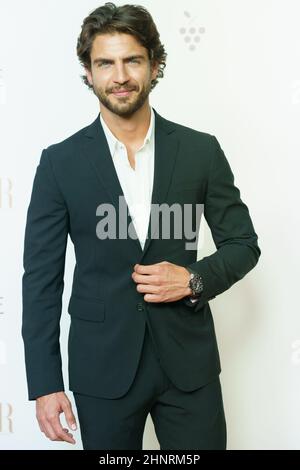 Madrid, Spanien. 17th. Februar 2022. Maxi Iglesias besucht den Harper's BAZAAR und Caudalie feiert die Fotozelle „Premier Cru Night Journey“. Kredit: SOPA Images Limited/Alamy Live Nachrichten Stockfoto