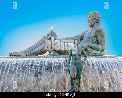 Platz der Heiligen Maria und Brunnen Rio Turia in Valencia Stockfoto