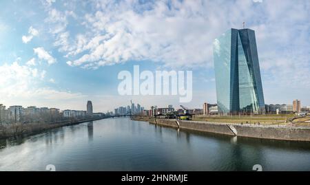 Panorama des neuen Hauptquartiers der Europäischen Zentralbank am Main Stockfoto