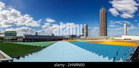 Messeturm und das Marriott Hotel neben dem Frankfurter Messegelände Stockfoto