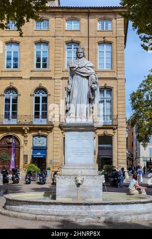 Statue von König Rene in Aix-en-Provence mit den Muskattrauben, die er in die Provence brachte Stockfoto