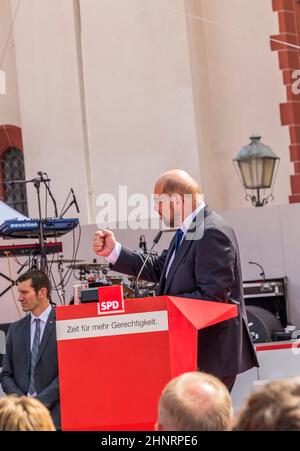 Martin Schulz, Kandidat für die deutsche Kanzlerin, hält eine Rede vor seinem Publikum Stockfoto