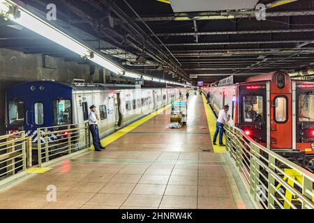 Der Zug fährt vom berühmten Grand Central Terminal in der Innenstadt von Manhattan ab. Grand Central ist der berühmteste Bahnhof in den USA. Stockfoto