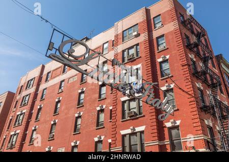 das schild Little italy markiert den Eingang des Teils von Manhattan, in dem viele italienische Migranten ihre Heimat gefunden haben Stockfoto