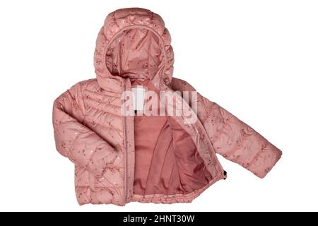 Kinderjacke isoliert. Eine stylische, kuschelige Daunenjacke in warmem Pink für Kinder, isoliert auf weißem Hintergrund. Sportliche Kindermode für Frühling und Herbst. Stockfoto