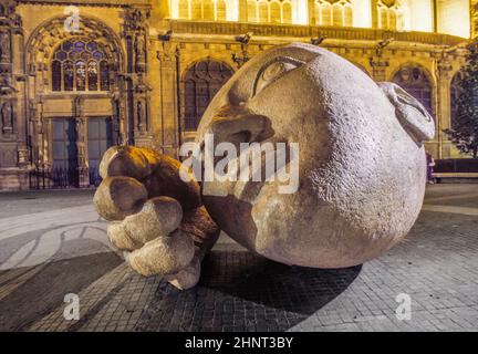 Große Skulptur , rief den Zuhörer im Innenhof in den Les Halles Stockfoto