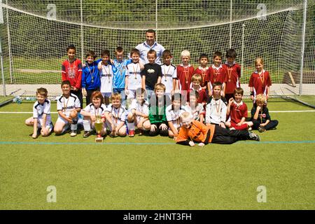 Fußball-Team BSC Schwalbach nach dem Pokalsieg Stockfoto