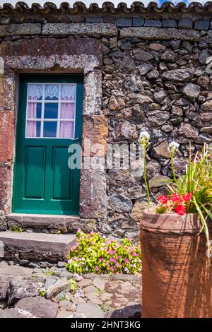 Altes typisches Haus in Fajazinha auf der Insel Flores auf den Azoren. Portugal Stockfoto