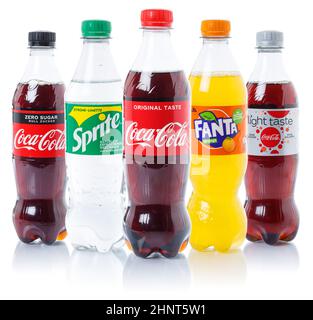 Coca Cola Coca-Cola Fanta Sprite Limonade Softdrink in Plastikflaschen isoliert auf weißem Hintergrund Stockfoto