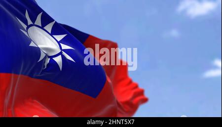 Detail der Nationalflagge von Taiwan - Republik China winkt im Wind an einem klaren Tag. Demokratie und Politik. Patriotismus. Ostasiatisches Land. S Stockfoto