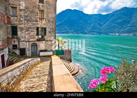 Stadt Nesso historische Steinbrücke und Uferpromenade am Comer See, Lombardei Region von Italien Stockfoto