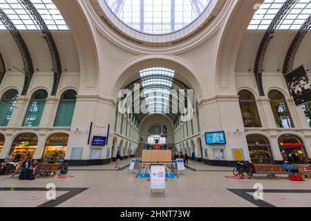 Dresden Hauptbahnhof Hbf in Deutschland Deutsche Bahn DB symmetrisch Stockfoto