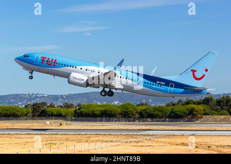 TUI Boeing 737 MAX 8 Flugzeug Flughafen Faro in Portugal Stockfoto