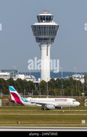 Eurowings Europa Airbus A320 Flugzeug Flughafen München in Deutschland Stockfoto