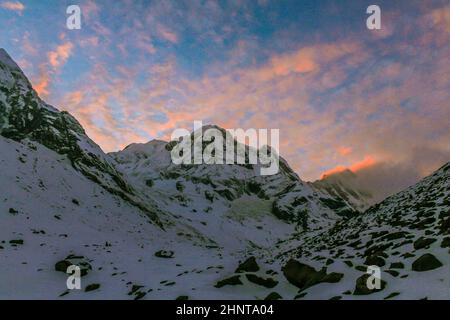 Sternenhimmel über Machhepuchare und Annapurna Base Camp - Nepal, Himalaya Stockfoto