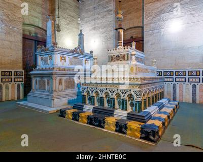 Mausoleen von Lady Khushiar Hanim und Sohn, Khedive Ismail, in der Al Rifaii Moschee, aka Königliche Moschee, Kairo, Ägypten Stockfoto