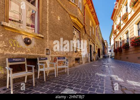 Die historischen versteckten Straßen von Brasov in Rumänien Stockfoto