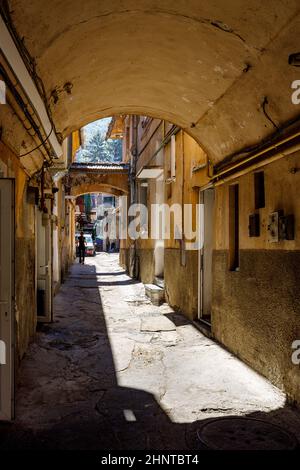 Die historischen versteckten Straßen von Brasov in Rumänien Stockfoto