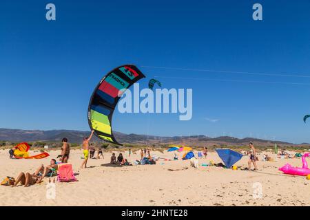 Kitesurfen in Tarifa Stockfoto