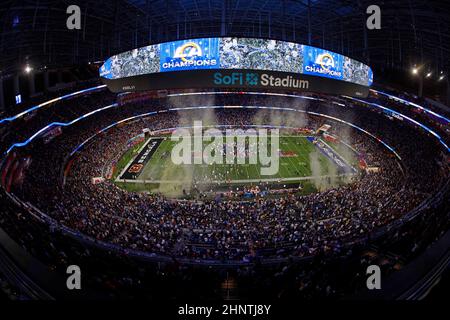 Inglewood, Kalifornien, USA. 13th. Februar 2022. Gesamtansicht des Feldes nach dem Super Bowl 56 LVI NFL Fußballspiel zwischen den Los Angeles Rams und den Cincinnati Bengals im SoFi Stadium in Inglewood, Kalifornien. Charles Baus/CSM/Alamy Live News Stockfoto