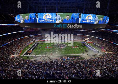 Inglewood, Kalifornien, USA. 13th. Februar 2022. Gesamtansicht des Feldes nach dem Super Bowl 56 LVI NFL Fußballspiel zwischen den Los Angeles Rams und den Cincinnati Bengals im SoFi Stadium in Inglewood, Kalifornien. Charles Baus/CSM/Alamy Live News Stockfoto