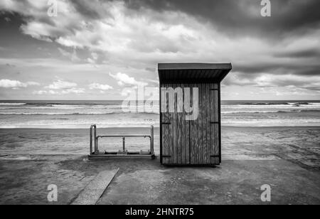 Detail der Rettungsschwimmerhütte am Strand, Schutz und Sicherheit Stockfoto