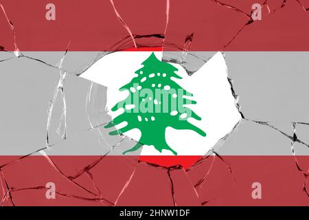 3D Flagge des Libanon auf einem Glasbruch. Stockfoto