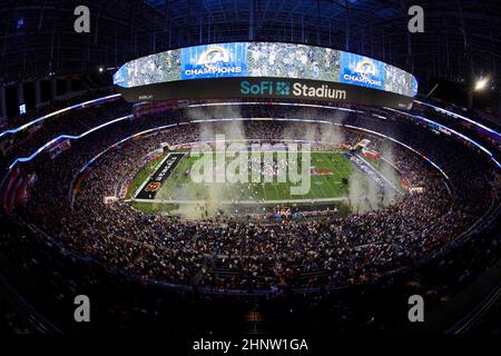 Inglewood, Kalifornien, USA. 13th. Februar 2022. Gesamtansicht des Feldes nach dem Super Bowl 56 LVI NFL Fußballspiel zwischen den Los Angeles Rams und den Cincinnati Bengals im SoFi Stadium in Inglewood, Kalifornien. Charles Baus/CSM/Alamy Live News Stockfoto