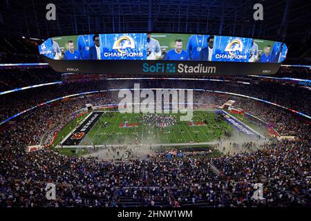Inglewood, Kalifornien, USA. 13th. Februar 2022. Gesamtansicht des Feldes nach dem Super Bowl 56 LVI NFL Fußballspiel zwischen den Los Angeles Rams und den Cincinnati Bengals im SoFi Stadium in Inglewood, Kalifornien. Charles Baus/CSM/Alamy Live News Stockfoto