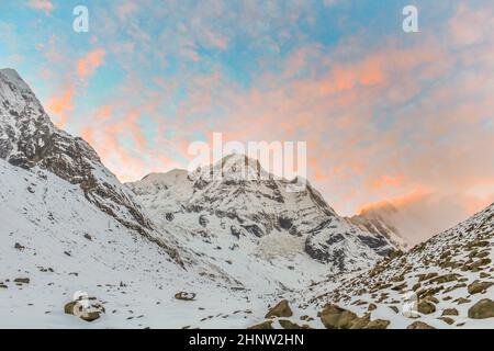 Sternenhimmel über Machhepuchare und Annapurna Base Camp - Nepal, Himalaya Stockfoto