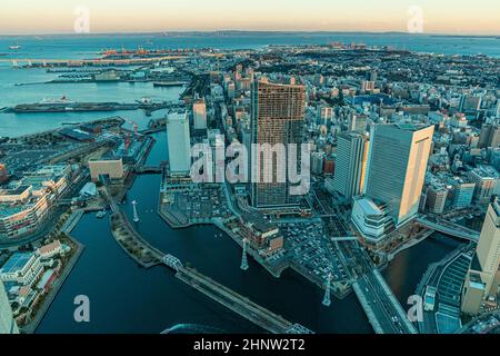 Yokohama Blick auf die Stadt, Minato Mirai, Sonnenuntergang, Cosmo Word und Riesenrad Stockfoto