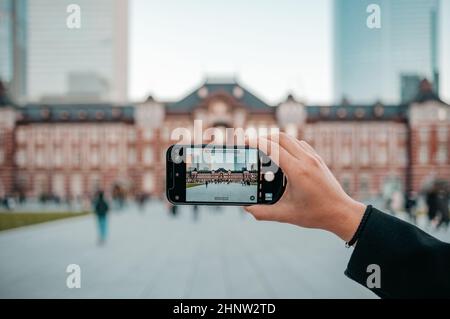 Bahnhof Tokio, Japan, Großstadtbahnhof, Sonnenuntergang in Tokio Stockfoto