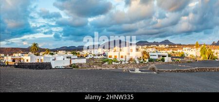 Dorf UGA im Abendlicht auf Lanzarote Stockfoto