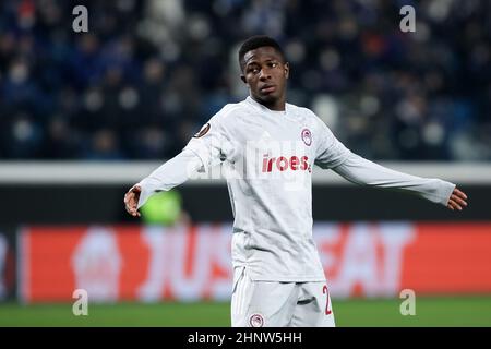 Bergamo, Italien, 17. Februar 2022. Der Mittelfeldspieler Aguibou Camara für den FC Olympiacos Pireo reagiert während des Europa League-Fußballspiels zwischen Atalanta und Olympiacos im Gevisstadion am 17. Februar 2022 in Bergamo, Italien. Quelle: Stefano Nicoli/Speed Media/Alamy Live News Stockfoto