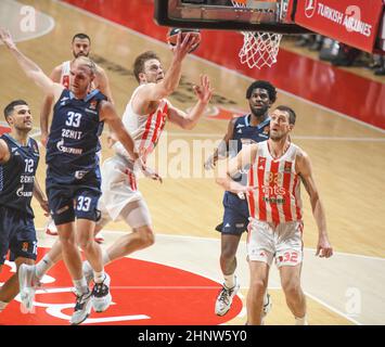 Nate Wolters (Roter Stern Belgrad) gegen Zenit (Sankt Petersburg). Euroleage Basketball 2021-22 Stockfoto