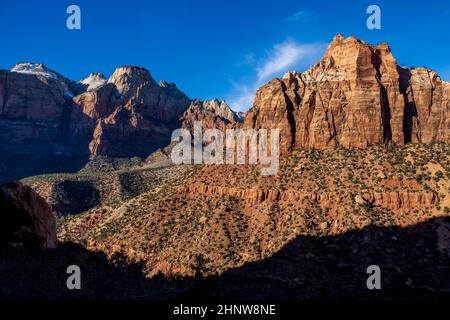 Klippen entlang des Zion-Mount Carmel Highway, Winter, Zion National Park, Utah. Stockfoto