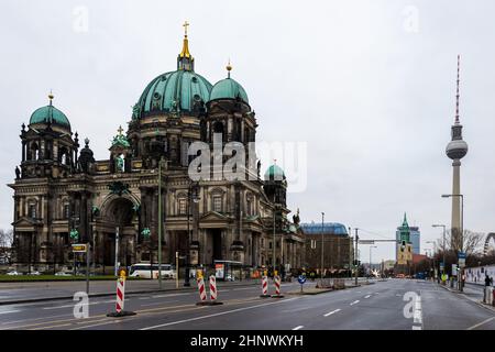 Blick auf den Berliner Dom, eine monumentale deutsche evangelische Kirche in der Berliner Innenstadt Stockfoto