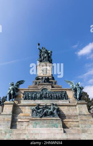 Das Niederwald-Denkmal steht für die Vereinigung aller Deutschen - im Landschaftspark Niederwald, in der Nähe von Rüdesheim am Rhein in Hessen Stockfoto