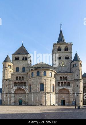 Die römischen Bauwerke, der Dom zu St. Peter (Trierer Dom) und die Liebfrauenkirche, UNESCO-Weltkulturerbe mit Inschrift Nescitis qua hora dominus V Stockfoto