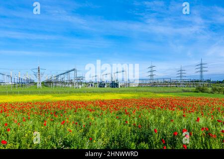Kraftwerk und Distribution Station in einer wunderschönen Landschaft Stockfoto