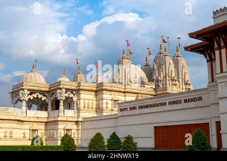 Der größte Hindu-Tempel außerhalb Indiens, Shri Swaminarayan Tempel in Neasden, London, Vereinigtes Königreich. Stockfoto