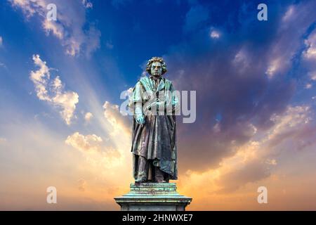 Der Beethoven Denkmal auf dem Münsterplatz in Bonn, Deutschland Stockfoto