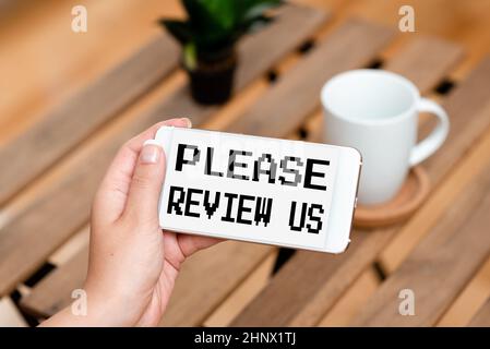 Handschriftenschild Bitte überprüfen Sie uns, Wort über Situation oder System geschrieben ist formelle Prüfung durch die Autorität zeigen sprach- und Videoanrufe Capabilitie Stockfoto