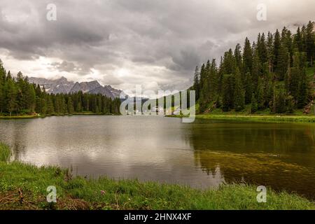 Aussicht ok der Misurina See ist der größte natürliche See der Cadore. Stockfoto