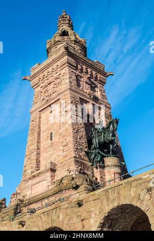Wilhelm I.-Denkmal auf Kyffhaeuser Berg Thüringen, Deutschland unter blauem Himmel Stockfoto